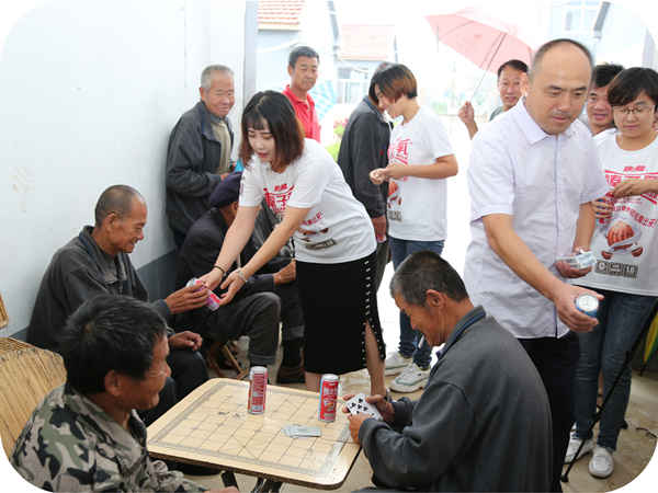 Company employees visited the elderly from impoverished households