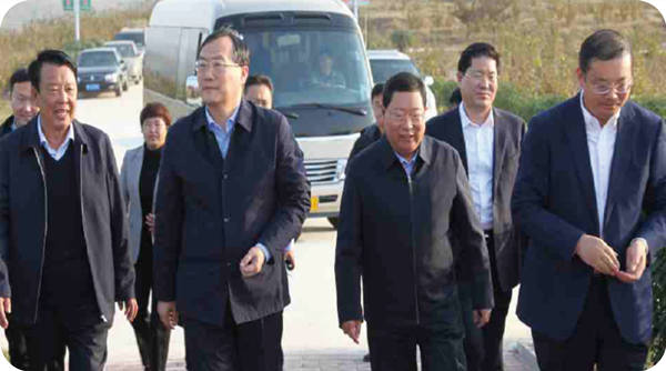山東省農(nóng)業(yè)農(nóng)村廳黨組書記、省扶貧開發(fā)辦主任崔建海到基地 精準(zhǔn)扶貧工作調(diào)研